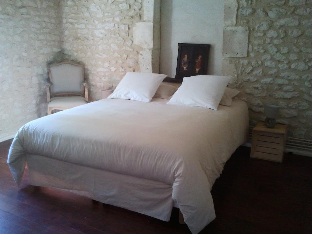 Chambres D'Hotes La Grange Au Bois Champagne-et-Fontaine Zimmer foto