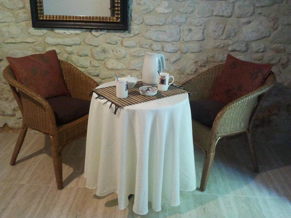 Chambres D'Hotes La Grange Au Bois Champagne-et-Fontaine Zimmer foto